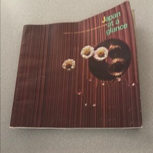 Japan at a Glance Book